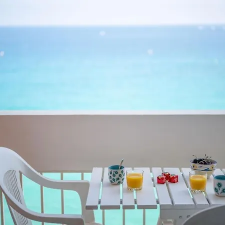 Panorama - Front De - Vue -centre - Apartment *