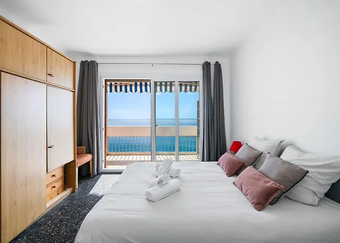 Panorama - Front De - Vue -centre - *